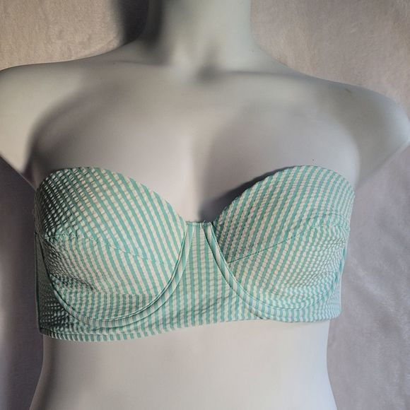 Vineyard Vines Other - Bathing suit top. Vinyard Vines strapless. Size large.